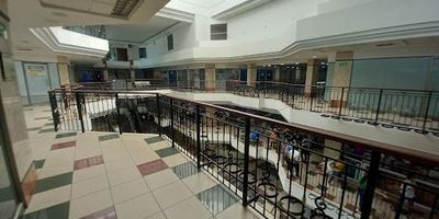 En Centro Uno encontrarás casino, plazoleta de comidas, papelerías, servicios médicos, entidades financieras y mucho más.