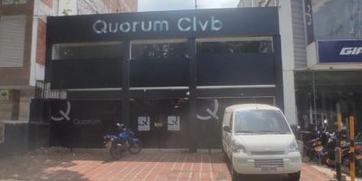 Alquilo local en excelente ubicacion sobre la carrera 66 con calle 10A, amplio local de 300 mt2 de lote mas un segundo piso de 100 mt2, posiciona tu marca en unos de los mejores sectores de la ciudad.
INFO: MAURICIO GRISALES
CELULAR: 3205792694