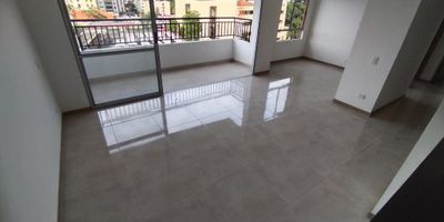 ALQUILER : apartamento en prados del norte piso 8 con ascensor, cuenta con sala, comedor, cocina, zona de ropas, calentador de agua, amplio balcon con hermosa vista, dos cuartos con closet, el principal con baño y vestier, otro baño social completo, parqueadero privado. la unidad cuenta con piscina para adultos y niños, cancha multiple, gimnacio, salon social, turco, jacuzzi, zonas verdes. INFO:  3112405041 JOHN JAIRO MONTOYA