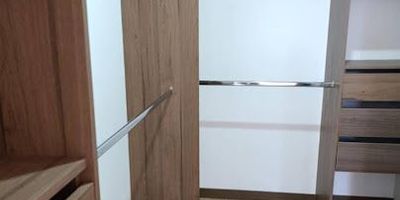 Amplio apartamento disponible para la renta en exclusivo sector Loma de las Brujas Cercano a la Av el Escobero,Tv intermedia. Cuenta con 110mts2 Excelente vista panorámica, iluminación natural y distribución con pisos en baldosa, calentador y red de gas.
Cuenta con 3 habitaciones, 3 baños ,balcon con vista panoramica, parqueadero y util.
Ubicado en unidad cerrada muy privada y de las mas completas del sector
.En un muy seguro lugar

CAMILO GRANADOS
