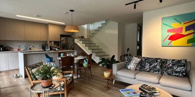 Apartamento en  venta en unidad cerrada en sector tranquilo, campestre y poco flujo vehicular. Piso en madera, sala y comedor independiente, estudio, estar de tv, 3 alcobas con baño en cada una, tina, cocina integral abierta, alcoba y baño de servicio, balcon, terraza, jardín y parqueaderos paralelos cubiertos. Conjunto cerrado con ascensor, piscina, gimnasio, jacuzzi, salon social, parques infantiles, turco, sauna, salon de juegos, zona de mascotas, coworking, vigilancia 24 hrs, citofonia y circuito cerrado de tv.  Inmuebles sujetos a verificación de disponibilidad.
