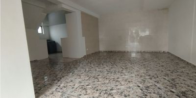 ? Apartamento en Arriendo – Belén, Manizales

Disfruta de este amplio y acogedor apartamento en el corazón de Belén, con excelente iluminación y una ubicación privilegiada sobre vía principal.

✨ Características Destacadas:


 Espacio amplio y bien iluminado en un solo ambiente.
 2 habitaciones y 1 baño.
 Parqueadero amplio para automóvil.
 Gas propano con pipa incluida.
 Servicios de agua y electricidad incluidos.
 Lindos acabados y excelente distribución.


?‍♂️ Ubicación Estratégica: Cerca de centros comerciales, universidades, parques y transporte público, ideal para quienes buscan comodidad y acceso a todo lo necesario.

? Estrato 5 | Área: 65 m² | Piso 1 | Pet-friendly ?

¡Agenda tu visita y descubre tu próximo hogar! ?


