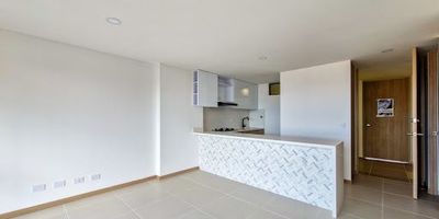 Gran oportunidad de inversión en exclusivo sector residencial de Envigado. Apartamento en venta en sector Las Brujas, para estrenar, con excelentes acabados y gran vista al área metropolitana. su privilegiada ubicación ofrece una gran iluminación natural, este exclusivo apartamento cuenta con un área total construida de 86 metros cuadrados distribuidos en 3 habitaciones, 3 baños, sala-comedor, amplia cocina integral, zona de lavandería y balcón, adicional cuenta con parqueadero doble independiente y cuarto útil. La unidad cuenta con portería 24 horas, ascensores, parqueaderos privados y de visitantes, además de zonas comunes en construcción con fecha de entrega aproximadamente a Mayo de 2025. Estratégica ubicación por estar cerca del centro comercial City Plaza, mall terracina y mall guadalcanal, cerca a la transversal intermedia, vía al escobero y la transversal de la montaña que conecta fácilmente con la vía Las Palmas y el oriente antioqueño.