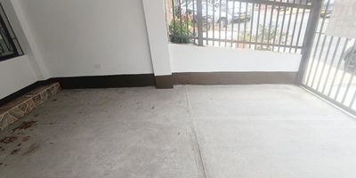 Herencia inmobiliaria s.a.s ofrece Casa en Arriendo Santa Mónica 
Salón comedor3 Alcobas la principal cuenta con baño privado y Closet Cocina integral Abierta 3 Baños,zona de ropas 2 patios internos Garage cubierto Excelente iluminación natural 
Cerca a la Ciudadela Universitaria De Occidente , parque biblioteca Parque del Ajedrez 
Excelente rutas de transporte público y rutas integradas a las estaciones del metro