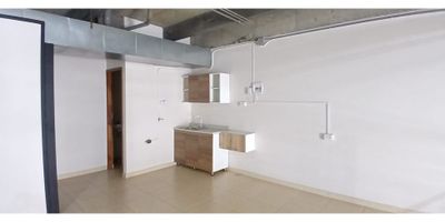 Se arrienda local comercial de 2 niveles en el municipio de La Ceja, Antioquia, en el sector Fátima con un área construida de 76m2, cuenta con baño, cocineta parqueadero y cuarto util. 

El local tiene una excelente ubicación en la vía principal a cuatro cuadras del Parque, salida Don Diego, Retiro. Llano grande y Medellín.

Nota:
En el sector están construyendo varias unidades residenciales y comerciales y ustedes tendrían la oportunidad de ofrecerle sus inigualables productos y servicios con la calidad y respaldo que lo caracterizan.

No te pierdas esta oportunidad.
