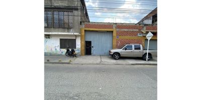 SE VENDE BODEGA DE 165MTS EN LA FLORESTA. Con garage el cual fue adecuado para oficina con baño, habitación adicional y deposito. 2 baterias de baño externas para personal operativo y lavadero. La bodega cuenta con agua, energía trifasica, suelo de alta resistencia hasta para 7 Ton/M2, amplia puerta de 3mts de alto por 4 de ancho y altura promedio de techo de 4,2mts. Ubicada en barrio Vieja Floresta, en sector comercial, ideal para actividades de bajo impacto industrial. Libre y lista para negociar. Codigo interno: 848098206
