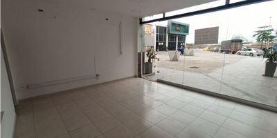 Local  ubicado en Parque Industrial y Comercial Caribe Verde, cuenta con espacio para expandir a un segundo piso tipo mezzanine, un baño y separacion interna en drywall, excelente ubicacion comercial, vista sobre vias principales.

 
