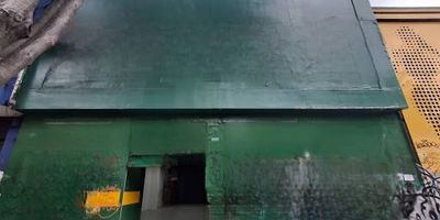 Excelente local comercial ,gran ubicación ,chapinero ,media cuadra iglesia Lourdes Gran flujo peatonal,sector comercial y  bancario ,Dos niveles con baño interiores,uso mixto de alto impacto cualquier tipo de negocio 