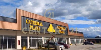 Catedral Plaza es un proyecto de locales comerciales hecho realidad, es un Centro Comercial con un concepto diferente, el lugar indicado para su marca. 
Locales de pequeño, mediano y gran tamaño se encuentran disponibles para ser vitrina comercial de marcas y empresarios locales.

Gran zona comercial de la región y alrededores que lo tiene todo: Diversidad comercial, Múltiples parqueaderos, Seguridad Excelente ubicación.
La Ubicación converge entre dos de las vías mas transitadas de la región, con fácil acceso para los habitantes del municipio de Zipaquirá, alrededores y turistas. 56 municipios en total entre Cundinamarca y Boyacá se verán beneficiados directamente de Catedral Plaza, satisfaciendo necesidades de productos, bienes y servicios.
Pensado para pequeños comerciantes que puedan ser apalancados por marcas en espacios de mediano y gran tamaño. Haciendo atractivo para el visitante la gran variedad de opciones que podrá encontrar en Catedral Plaza.

Para conocer todos los detalles de “Catedral Plaza”, hablar con un asesor, ver fotos, videos, planos, ubicación y hasta cotizar; contáctanos.
Las adaptaciones del local: Estarán a consideración.

Catedral Plaza, el Centro Comercial que ¡Te Conviene!
Locales desde 9 mts2