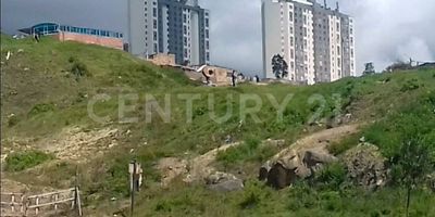 Lote de 278.934 m2 para desarollar vivenda vis, dentro de está aréa cuenta con 80.395 m2 en los cuales no tiene limite de altura pertence a la UPZ 57 de Yomasa. Cuenta con vías de acceso, tarsporte publico.  En un ecxelente sector de Santa Librada. No pierda está excelente oportunidad de inversión.