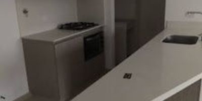 Apartamento para la venta muy iluminado, de excelentes acabados, buena vista,  dos alcobas, dos baños, salón comedor, cocina integral, dos baños, parqueadero sencillo y cuarto util, la unidad cuenta con piscina, salón social, juegos infantiles, gimnasio.