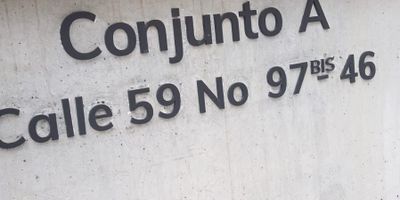 Descubra este amplio y funcional apartamento en obra gris, ubicado en el exclusivo conjunto residencial NÁCAR, en Ciudad Meléndez. Situado en el décimo piso, ofrece amplitud y un gran potencial de personalización a tu gusto.
Ubicación privilegiada en piso alto con doble ascensor, 2 habitaciones, con opción de adaptar el estudio como tercera alcoba,baño privado en la habitación principal + baño social,sala-comedor amplia con excelente iluminación natural,balcón con vista externa,perfecto para relajarse,cocina y zona de ropas independientes,parqueadero privado incluido.
Las amenidades que te ofrece el conjunto residencial son: Piscinas para adultos y niños,zonas verdes y parque infantil,salón social para eventos,seguridad privada 24/7. Una excelente oportunidad para diseñar y personalizar su hogar a su gusto.
 ¡Contáctenos para más información o para agendar una visita!