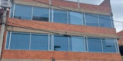 Edificio tres pisos mas terraza, ideal para oficinas piso uno - 321 metros -hall de acceso terraza ,dos baños piso dos - 177 Mts espacio abierto dos baños piso tres - 177 Mts espacio abierto dos baños piso cuarto - 177 Mts Terraza 