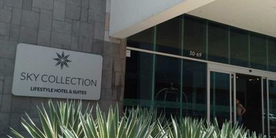 ¡No pierdas la oportunidad de estrenar esta increíble oficina en arriendo! Con una ubicación privilegiada y 185 metros cuadrados para que puedas desarrollar tus proyectos de manera cómoda y eficiente. Cuenta con ascensor, planta eléctrica y oficinas administrativas para facilitar tu día a día. Además, tendrás a tu disposición 5 parqueaderos para mayor comodidad. ¡Contáctanos ya y haz de este espacio el lugar ideal para tu negocio!..