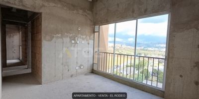 Atos Inmobiliaria te ofrece un apartamento en venta en obra gris, ideal para que lo termines a tu gusto. El inmueble cuenta con tres habitaciones, dos baños, sala-comedor y cocina. Además, dispone de depósito y parqueadero para tu comodidad. También se aceptan permutas de hasta el 30% del valor total. No esperes más y contáctanos para agendar una cita. Estamos listos para ayudarte a encontrar el hogar que deseas.