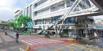 Se arrienda local en Sanandresito Centro. Ubicado en el cuarto piso con un solo ambiente, área 6 m2, para agendar cita se puede comunicar al 3166926772.