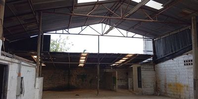 Local disponible para arriendo en Rionegro, ubicado en Llanogrande, cuenta con un area de 165 m2, 1 baño, mezanine, espacio para oficina , zona muy comercial de fácil acceso.