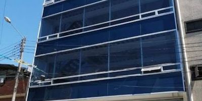 Edificio de cinco pisos para estrenar con ascensor ,doble acceso ,cuenta con 16 parqueaderos ,buenos espacios arreas libres dos balones 2 baños .