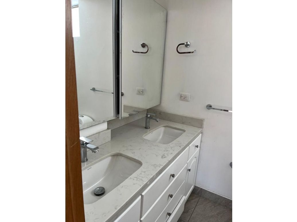 Apartamento de 3 alcobas en venta en Rincon Del Chicó, Bogotá, 156 m² · foto 12 de 15