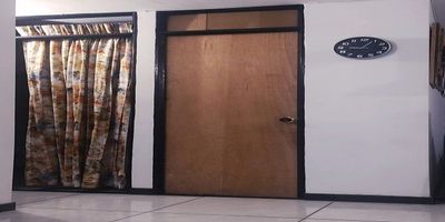 Vendo Apartamento En Altos De Santa Elena , entrada por Meléndez,  zona oeste  de Cali, segundo piso  47 M2, cuenta con; cocina semi- integral, dos habitaciones, estudio, un  baño, sala comedor, zona de oficios con patio,
Esta muy bien ubicado, buenas vías de acceso, cerca a supermercados, centros comerciales, gym, calles en buen estado con trasporte público cerca,
Valor de la propiedad $ 95.000,000 poco negociables