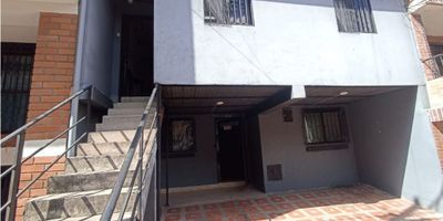 Se vende casa lote en un muy buen sector, de alta Valorización, en el Municipio de Bello, (Cabañas)

Es una casa Lote , Unifamiliar, la cual está prestando servicio de Bodega en el primer piso y vivienda en el segundo, La propiedad tiene el Aire para seguir construyendo!!

( Area sujeta a escrituras)

 
