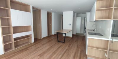 Codigo 2094. ? Apartamentos nuevos de 1 alcoba en zona norte – modernos, tranquilos y rodeados de naturalezaDisfruta de la comodidad y el encanto de vivir en un entorno campestre, moderno y exclusivo, en estos apartamentos para estrenar ubicados en la zona norte de Bogotá, cerca de la Av. Boyacá, calle 183 y calle 170.? Características principales:?️ 1 amplia alcoba con excelente iluminación natural.? 2 baños modernos con acabados de calidad.?️ Sala-comedor con espacios independientes y funcionales.? Cocina abierta equipada, ideal para estrenar.? Zona verde privada y entorno natural.? Parqueadero campestre incluido.? Excelente iluminación y ventilación.? Zonas sociales y recreativas:?️ Área BBQ y salón social equipado.? Cancha para deporte extremo.? Amplias zonas verdes para disfrutar del aire libre.? Sala de estar social para compartir con familia o amigos.✨ Disponibles 5 apartamentos aproximadamente, todos para estrenar.Vive en un lugar tranquilo, natural y bien ubicado, con fácil acceso a vías principales y transporte público.? Zona norte de Bogotá – límite con Chía.? Excelente oportunidad, contáctanos y agenda tu visita hoy mismo.