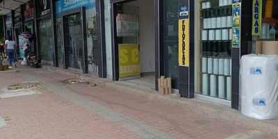 Local en arriendo en Santa Marta, Magdalena, ubicado estratégicamente en el barrio CENTRO. Este espacio comercial ofrece 67 m² de área construida y privada, ideal para su negocio. Con un estrato 3, representa una excelente oportunidad en una zona de alto flujo. El canon de arriendo es de $3.500.000. Una ubicación funcional para establecer su actividad comercial en Santa Marta. Para más detalles sobre este local en arriendo o para coordinar una visita, puede usar las opciones de whatsapp, quiero que me contacten o ver teléfonos.