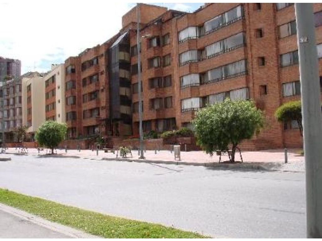 Apartamento de 4 alcobas en venta en Santa Barbara, Bogotá, 257 m² · foto 2 de 8