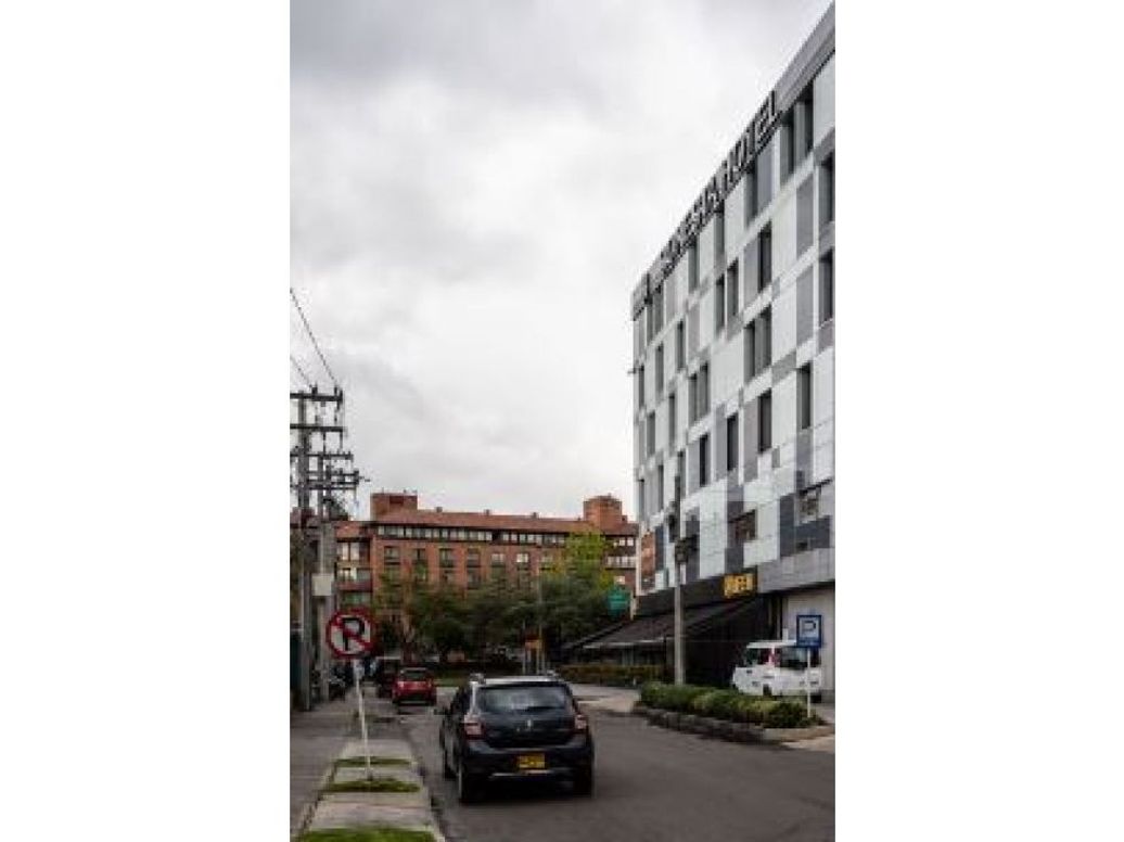 Apartamento de 4 alcobas en venta en Santa Barbara, Bogotá, 257 m² · foto 5 de 8