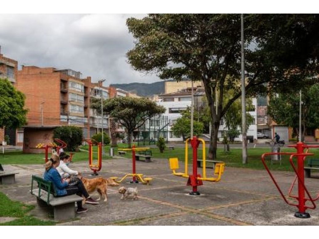 Apartamento de 4 alcobas en venta en Santa Barbara, Bogotá, 257 m² · foto 8 de 8