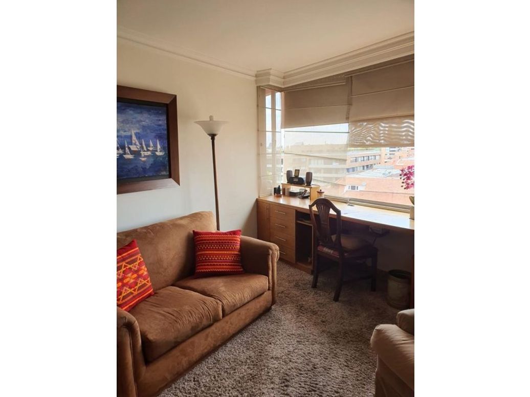 Apartamento de 3 alcobas en venta en Santa Paula, Bogotá, 199 m² · foto 2 de 5