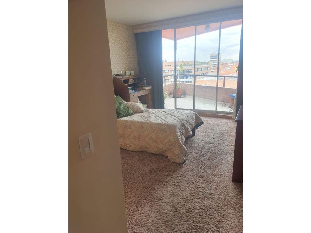 Apartamento de 3 alcobas en venta en Santa Paula, Bogotá, 199 m² · foto 4 de 5