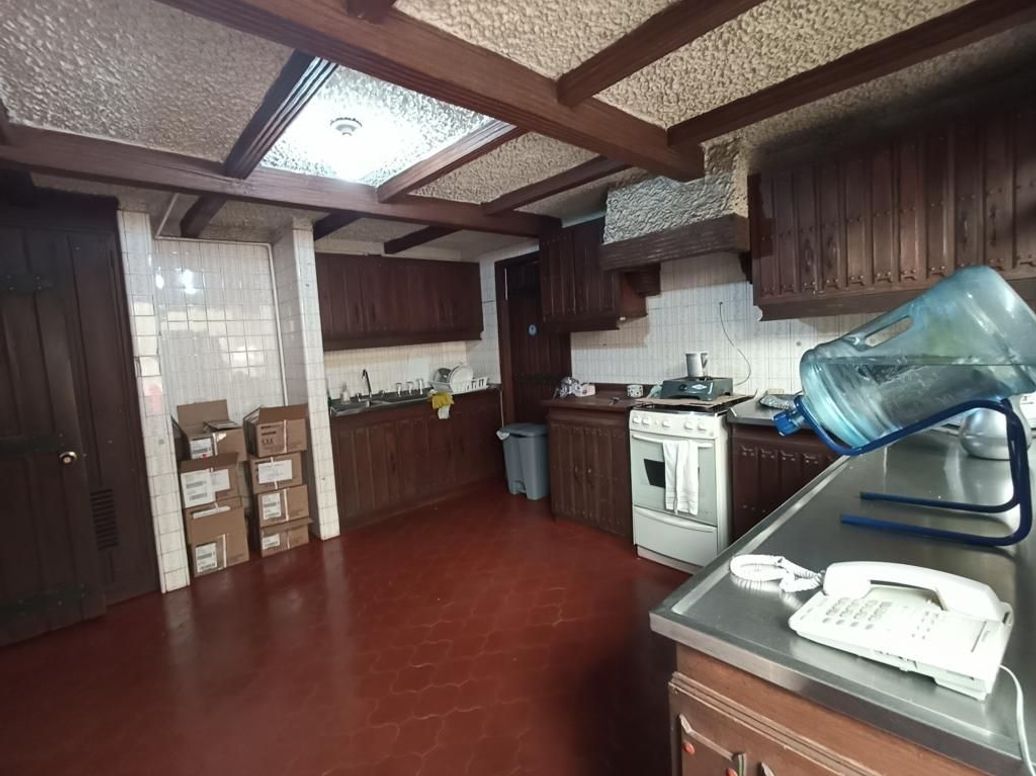 Casa de 5 alcobas en venta en Santa Barbara Central, Bogotá, 581 m² · foto 4 de 20