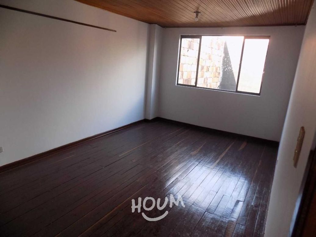 Casa de 10 alcobas en venta en Bellavista Occidental, Bogotá, 380 m² · foto 13 de 20