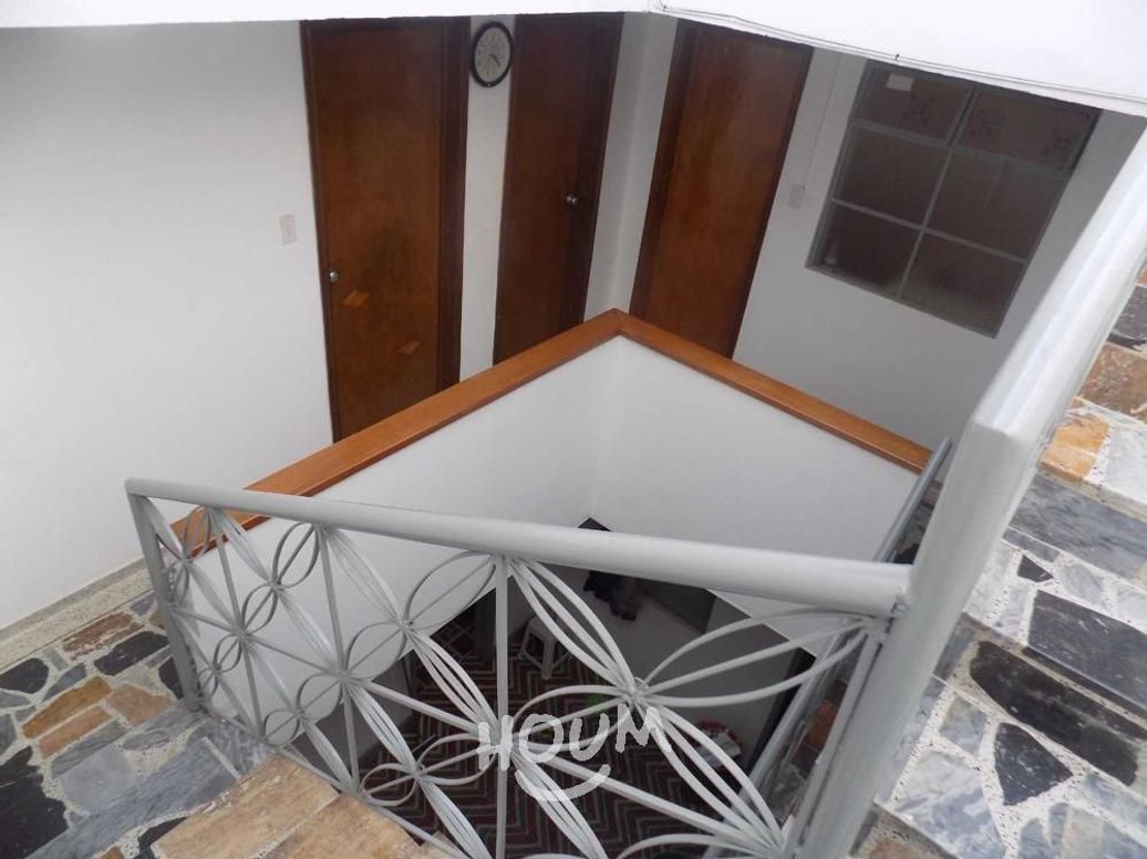 Casa de 10 alcobas en venta en Bellavista Occidental, Bogotá, 380 m² · foto 16 de 20