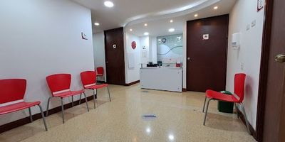 Consultorio y área de recepción independiente, ubicado en una torre medica, cerca a transporte publico y con excelentes rutas de acceso, 