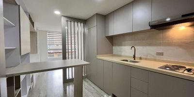 [ARR] ID HOUM: 148344

Entérate de todos los beneficios al arrendar con nosotros:
    • Asistencia e intermediación con el propietario
    • Firma tu contrato online
    • Arrienda sin burocracia, sin papeleos ni notarías

Departamento en arriendo, ubicado en el barrio Las Nieves, con una superficie construida de 25.00 m² y superficie total de 25.00  m². 

Sus principales características son:

    • loft
    • No amoblado
    • 1 dormitorio
    • 1 baño
    • Admite mascotas
    • Cocina tipo americana
    • Piso 5
    • Año de construcción: 2022
    • Cuarto de lavado
            
Además, el inmueble cuenta con las siguientes amenidades:

    • Salón de eventos
    • Vigilancia 24 hrs
    • Ascensor
    • Zona de juegos
    • Gimnasio
    • Lavandería

Si arriendas con nosotros, te brindamos asesoría personalizada durante todo el proceso.

Requisitos para arrendar con nosotros:

    • Arrienda sin codeudor*, fácil, rápido y seguro
    • Demuestra un ingreso mensual neto de al menos 2.5 veces el valor del arriendo (los ingresos mensuales se pueden complementar por las personas que vivirán en este inmueble)
    • Completa tu información básica y mándanos tus extractos bancarios o documentos que demuestren tus ingresos
    • No debes tener reportes negativos en centrales de crédito
        

IMPORTANTE:

    • Te invitamos a agendar una visita a esta propiedad
    • Si tienes alguna duda por favor puedes solicitar más información desde los portales como también contactarte directamente con nosotros
    
Más que una inmobiliaria, somos Houm.
*Aplican T&C