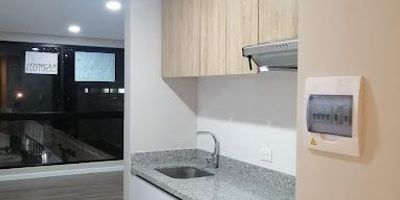 Encantador y confortable apartamento de 26 m que integra practicidad y comodidad en un solo ambiente. Dispone de una habitación, un baño, área social con sala-comedor y cocina abierta, ofreciendo todo lo esencial para disfrutar de una vida moderna y funcional. Su distribución inteligente lo convierte en una opción perfecta para quienes desean un espacio compacto, bien ubicado y con gran potencial como primera vivienda o inversión. ¡Contáctanos y programa tu visita hoy mismo! NC