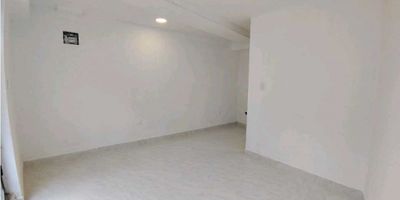 Local comercial en arriendo en Bello, sector La Aldea.

 

Descubre este local comercial ideal para tu negocio, ubicado en una zona con gran flujo peatonal y vehicular.

 

Características:

 

- 16 metros cuadrados de espacio comercial

- Puerta y ventanal en vidrio, para una mejor visibilidad 

- Ubicación estratégica cerca a zonas comerciales

 

Ventajas:

 

- Gran visibilidad y acceso para clientes

- Oportunidad para establecer tu negocio en una zona concurrida

- Fácil acceso a transporte público y servicios

 

No pierdas la oportunidad de establecer tu negocio en este local comercial. Contáctanos para agendar una visita y descubrir todos los detalles de este espacio.

 

¡Este es el lugar perfecto para hacer crecer tu negocio!
