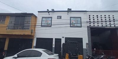 Bodega con local en arriendo Bucaramanga, Gaitán.  2 oficinas y 4 baños. Area construida 400 mts. Codigo inmobiliaria: 36425, para mayor información y revisar toda nuestra oferta visita nuestra pagina web: estebanrios.com o comuníquese a nuestro PBX: (607) 635 2877