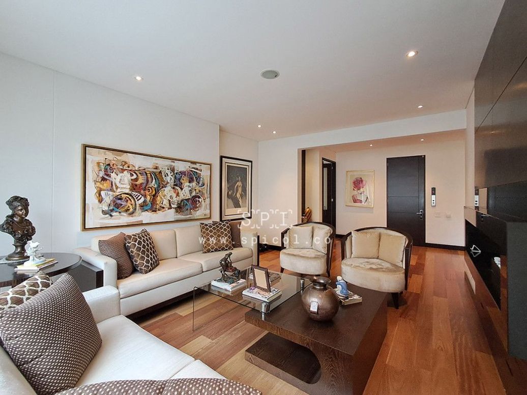 Apartamento de 3 alcobas en venta en Los Rosales, Bogotá, 300 m² · foto 2 de 20