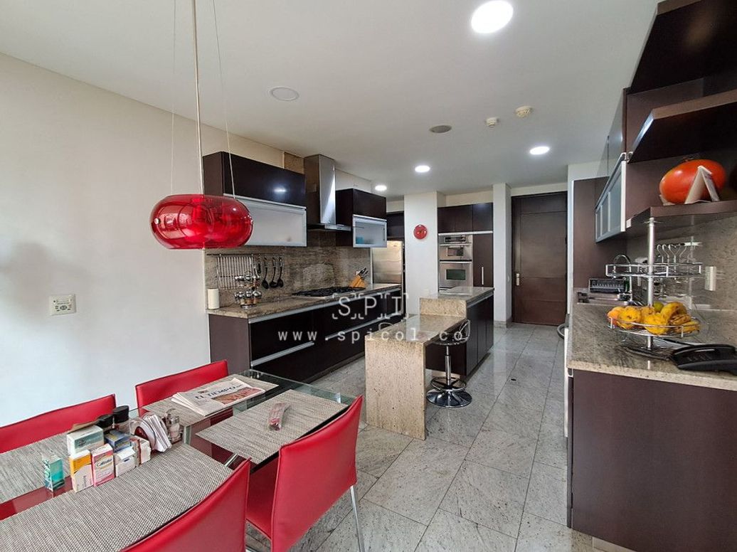 Apartamento de 3 alcobas en venta en Los Rosales, Bogotá, 300 m² · foto 12 de 20