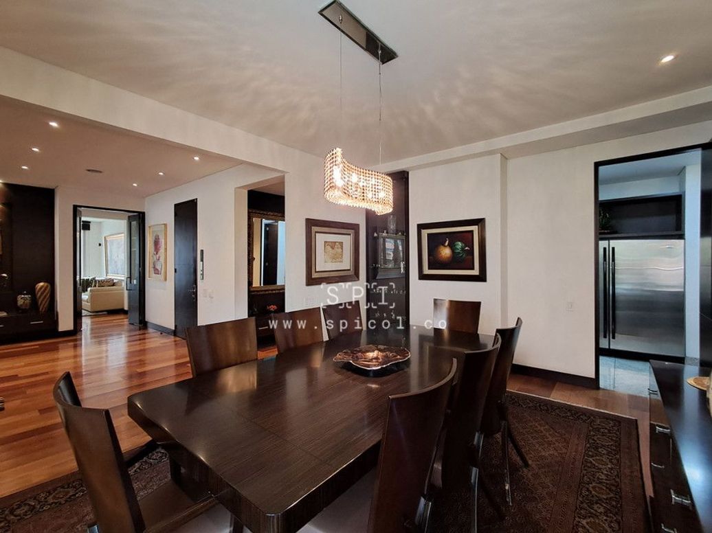 Apartamento de 3 alcobas en venta en Los Rosales, Bogotá, 300 m² · foto 3 de 20