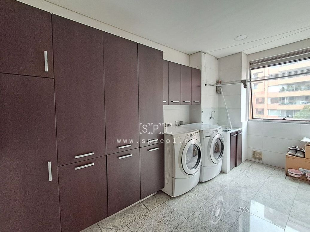 Apartamento de 3 alcobas en venta en Los Rosales, Bogotá, 300 m² · foto 13 de 20