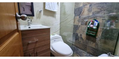 Vendo apartamento ubicado en el municipio de La Unión Antioquia, sector progresar. Cuenta con un área 60m2; el apartamento consta de 2 habitaciones, 1 baño, sala comedor, cocina integral, amplio patio de ropas y garaje cubierto.

Ubicado cerca a colegios, zonas deportivas, zonas comerciales, restaurantes y fácil acceso al transporte público.
