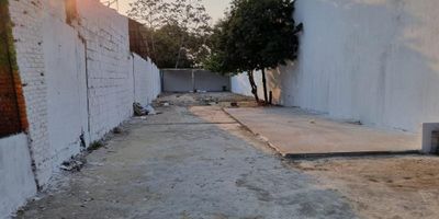 De oportunidad te presentamos Lote en venta de 315m2, con 7 metros de frente y 45 metros de fondo. Ubicado en el centro del Municipio de Galapa,  zona comercial estratégica y de  alta demanda, por su alto trafico vehicular y peatonal,  es el lugar perfecto para aquellos que buscan establecer  una bodega o desarrollar cualquier  actividad comercial, adicionalmente cuenta la infraestructura de servicios públicos, esta rodeado  con amplias vías de facil acceso. LLamanos y agendamos cita!!!
