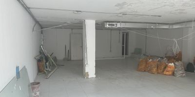 Local para  arriendo en el norte la ciudad, cuenta con un área de 90m2, 1 baño, fachada vidriera, cercano a restaurantes, centros comerciales, universidades, parques, trafico vehicular y peatonal, sobre vía principal.