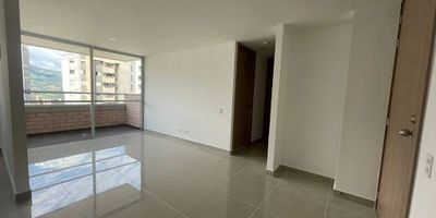 se vende apartamento para estrena, ubicado en la   Ciudadela Campestre Cielo Sur, zona de mayor valorización del municipio de La Estrella, cuenta con un excelente servicio de rutas de transporte público y amplias vías de acceso, además, se encuentra cerca de colegios y centros de recreación. área de 62m2, dos   alcobas, cocina abierta, sala, comedor, dos baños, closet vestier Y parqueadero. Excelentes rutas de transporte público, colegios y supermercados cercanos, Zona tranquila y campestre con muy buena iluminación y ventilación natural. 893-3867