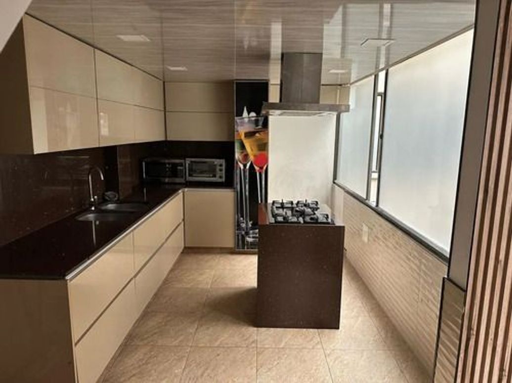 Apartamento de 7 alcobas en venta en Teusaquillo, Bogotá, 250 m² · foto 2 de 12