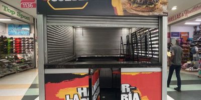 CÓDIGO 775939 Se vende espectacular burbuja de 5.76 m² en CC Punto de la Oriental, perfecta para tu próximo negocio. Espacio amplio y versátil, ideal para destacar tu marca con un diseño moderno y cómodo. Ubicado en un sector estratégico, rodeado de un flujo constante de personas y con fácil acceso a estacionamiento y transporte público, este lugar promete visibilidad y tráfico para tu negocio. ¡Contáctenos hoy para programar una visita! Para descubrir más acerca de las increíbles propiedades que ofrecemos, te invitamos a visitar nuestra página web: https://www.rentamospropiedadraiz.com/